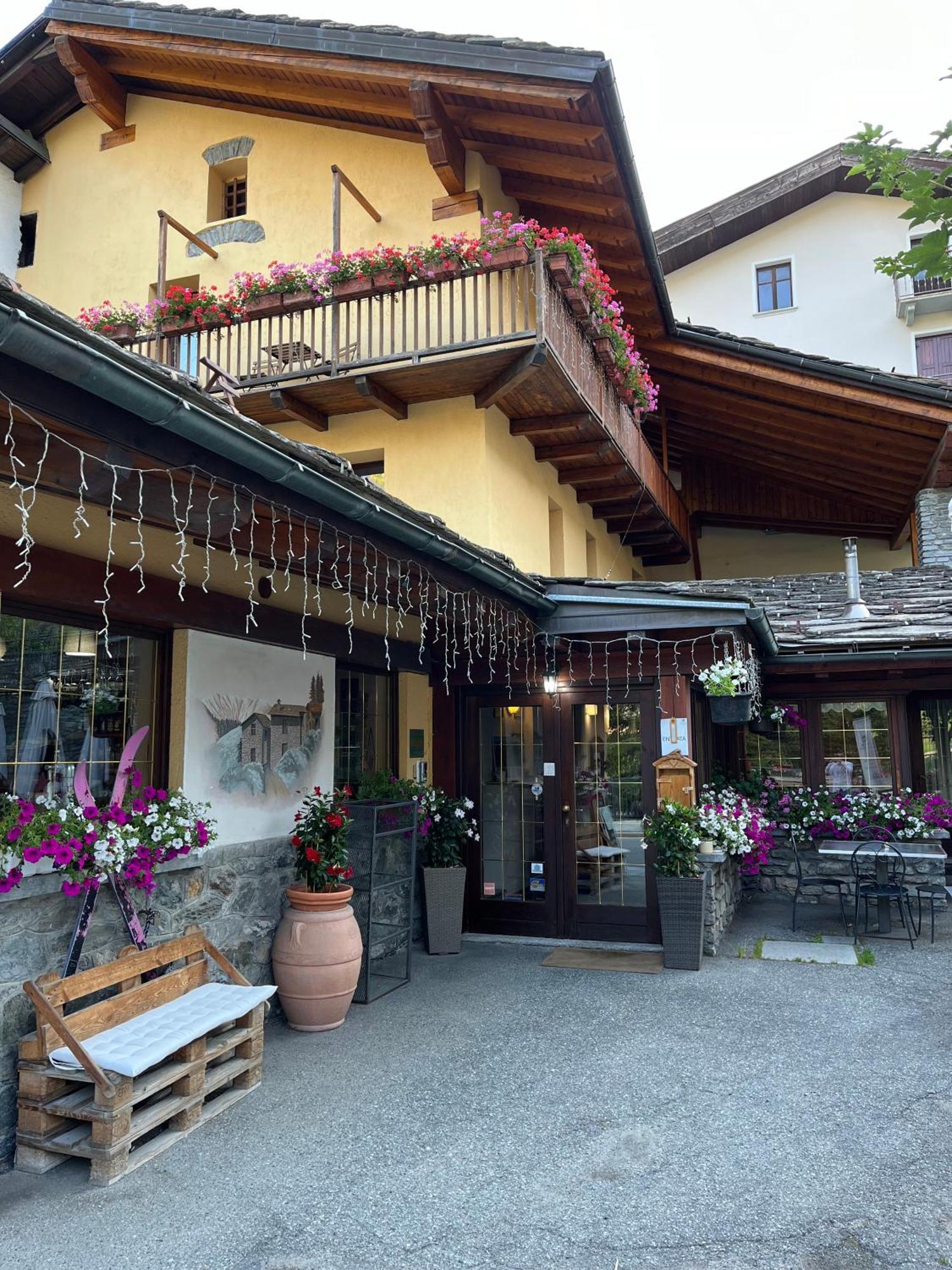 Hotel Coeur Du Village La Thuile Ngoại thất bức ảnh