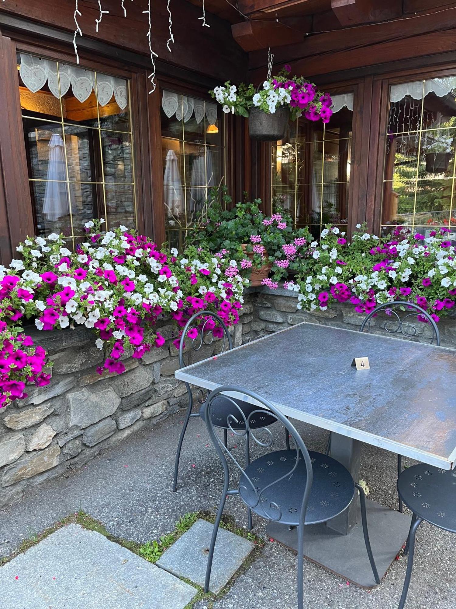 Hotel Coeur Du Village La Thuile Ngoại thất bức ảnh